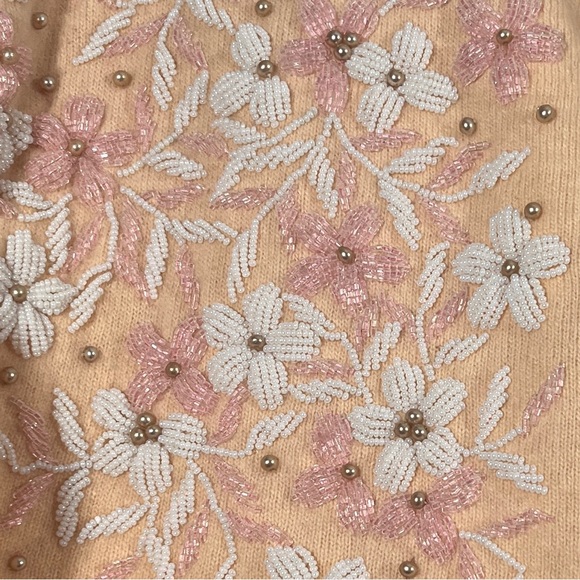 Vintage 1950βs Pink/Peach Angora cashmere Beaded Cardigan w/pearl buttons - Picture 8 of 12